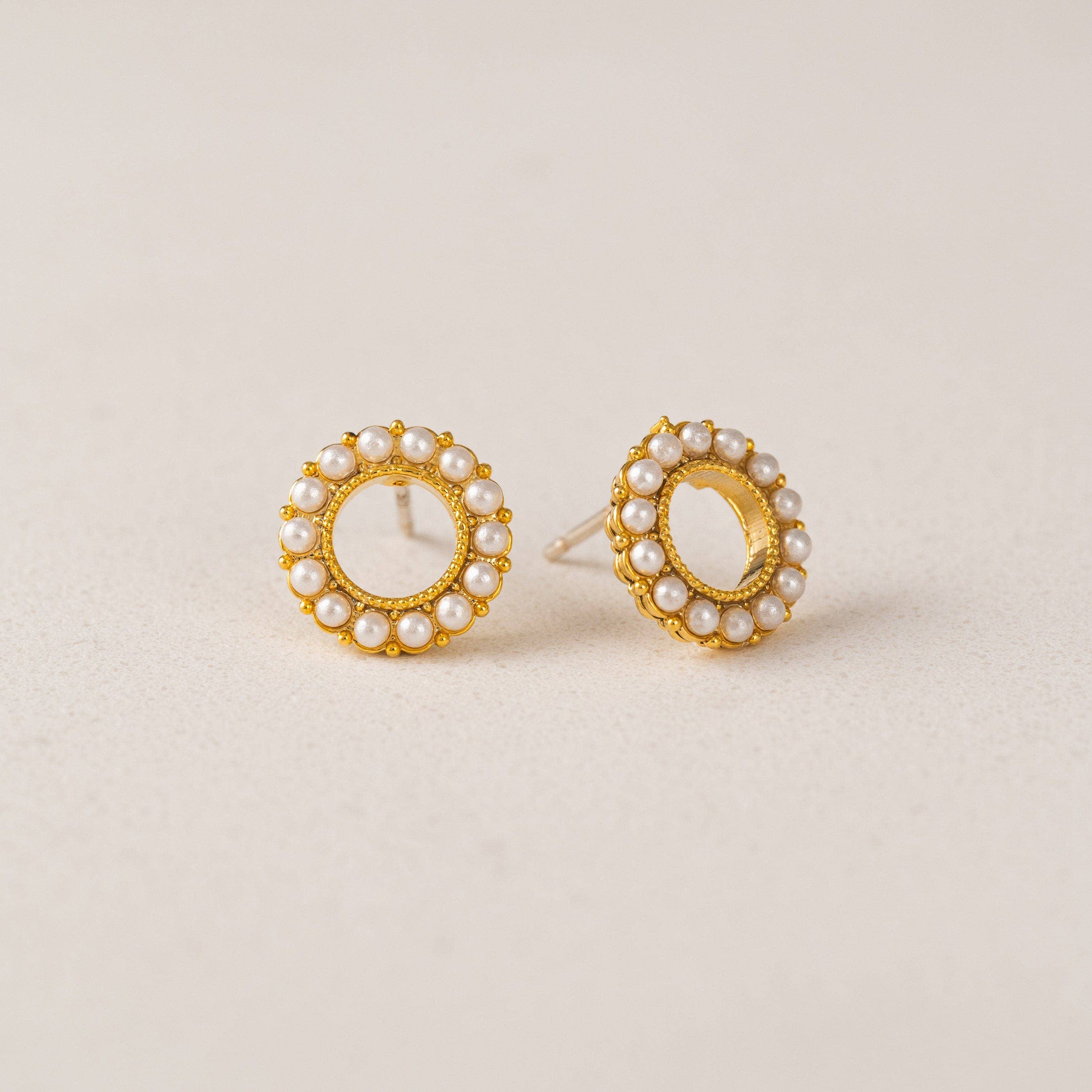 Kismet Stud Earrings: Pearl