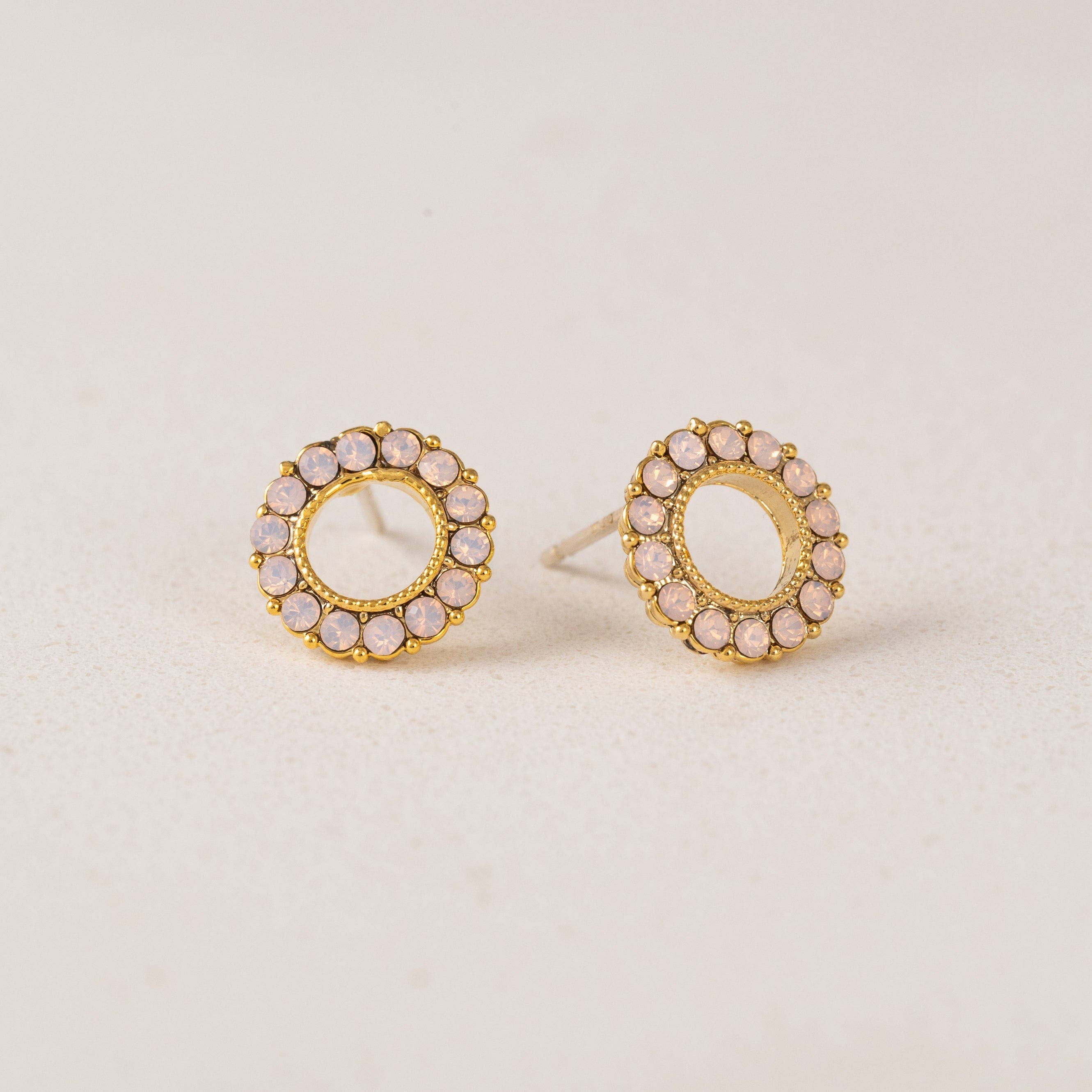 Kismet Stud Earrings: Pearl