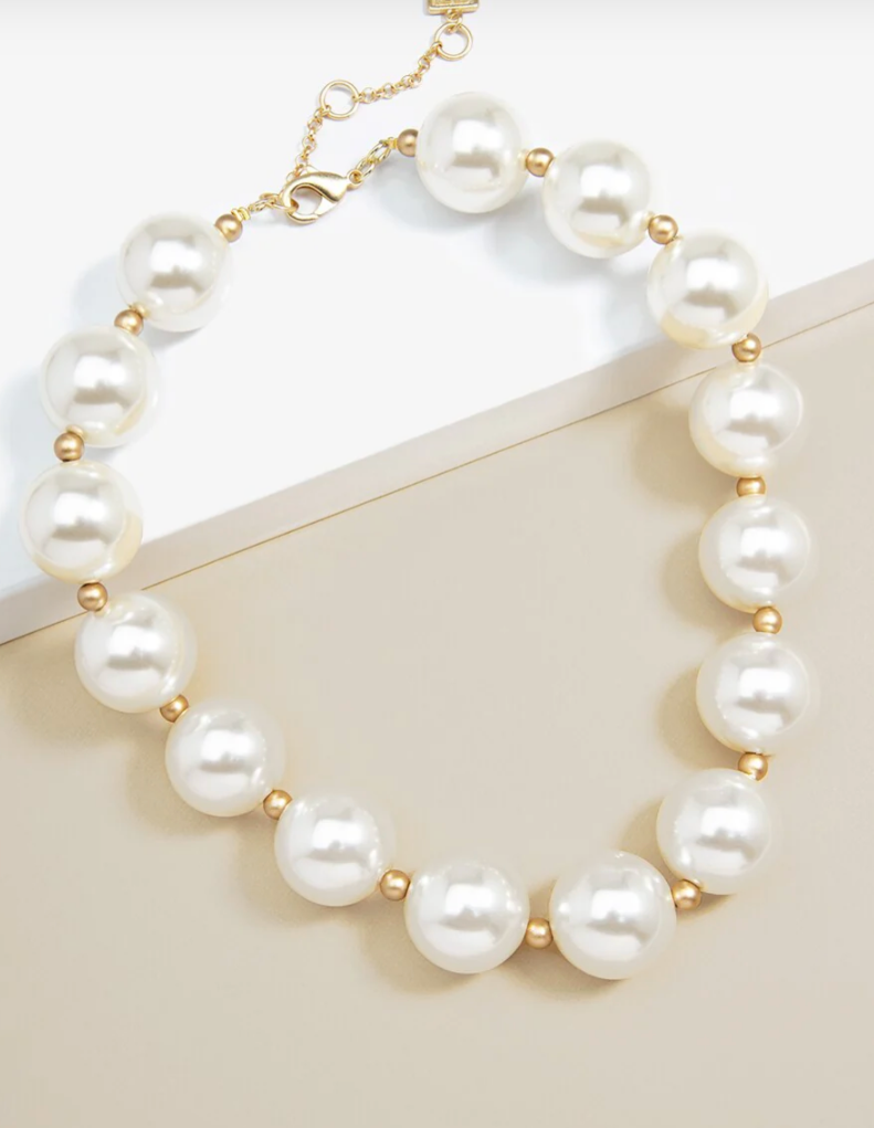Oversized Pearl Collar Necklace