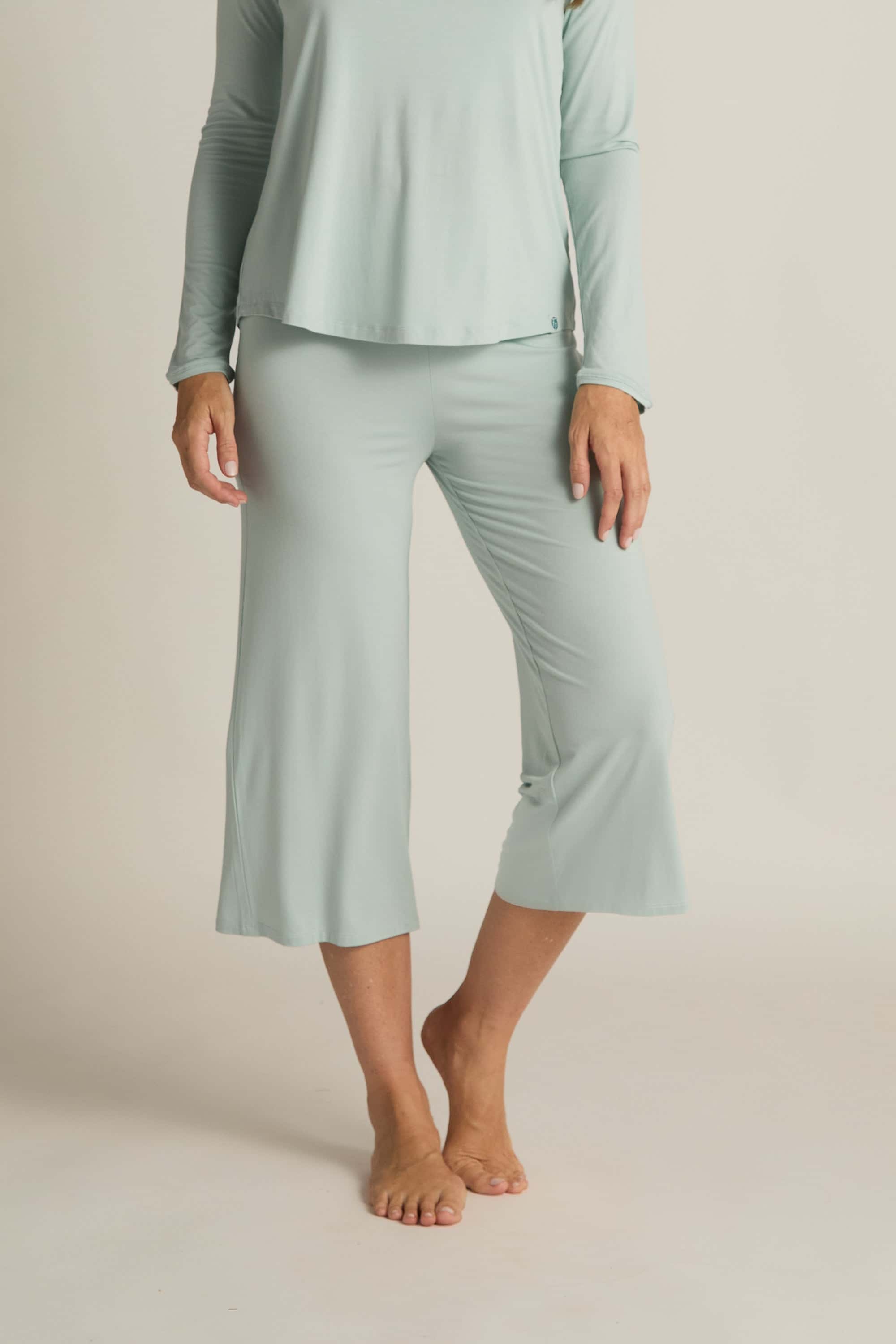 Wide-Leg Aqua Capri Pants -Medium