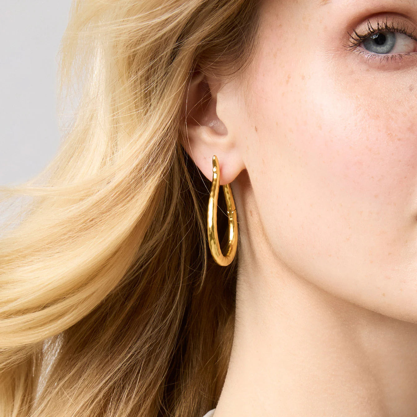 Saratoga Gold Hoop Earring -Small